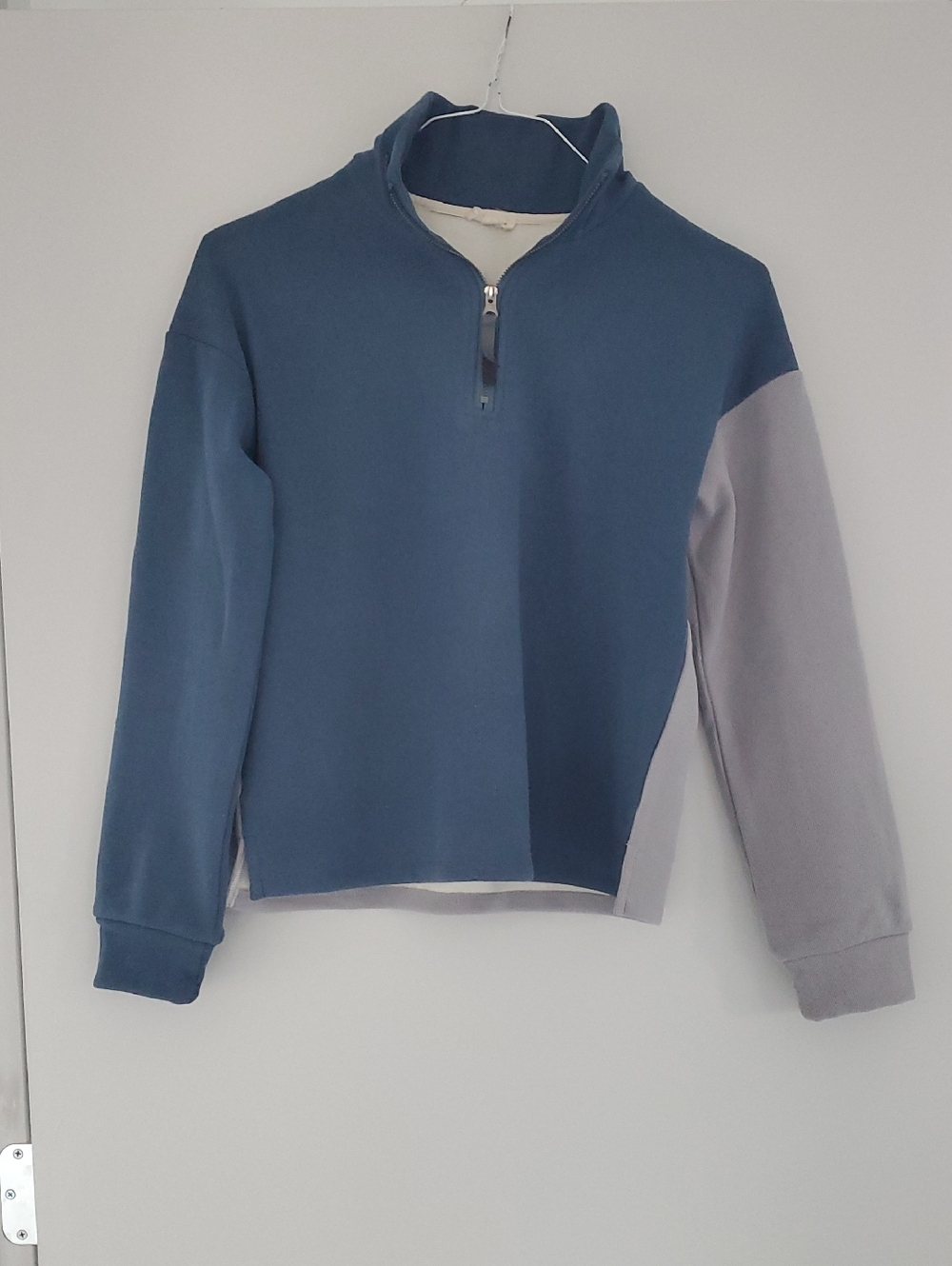 Hem & Thread Two-Tone Quarter-Zip Sweatshirt in Blue and Gray
